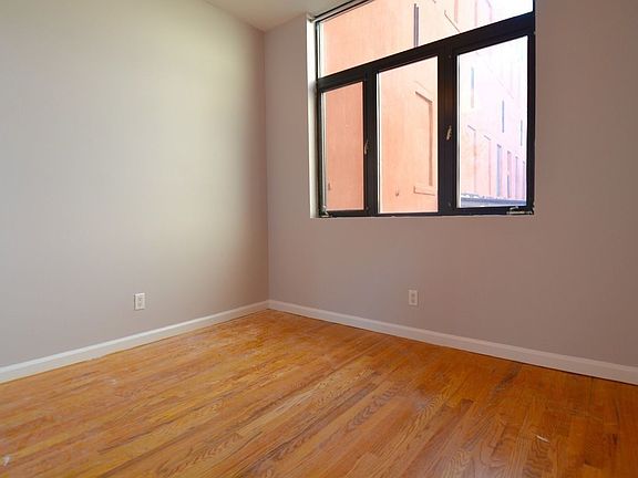 5th image of 325 Kosciuszko St #2E
