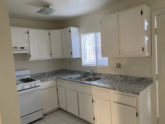 433 W 10th St — Photo 6