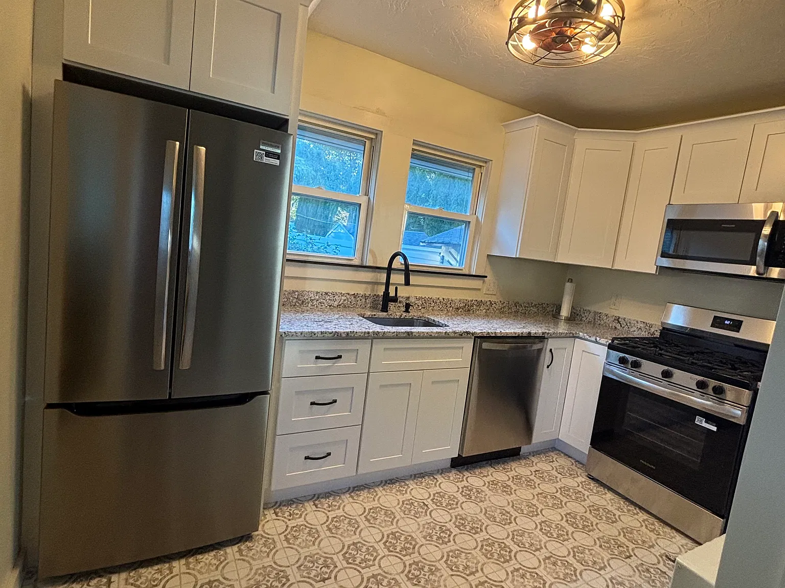 2 bed, 1.5 bath, 1260 sqft, $2,800 — Photo 2
