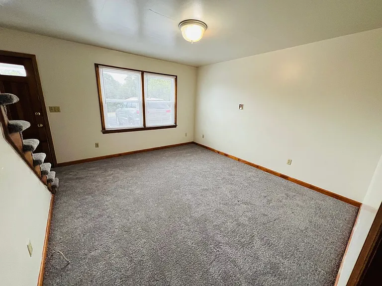 2 Bedroom, 1 Bath Apartment — Photo 44