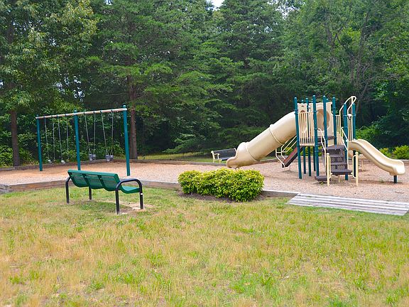 4th image of 1353 Escapade Ct