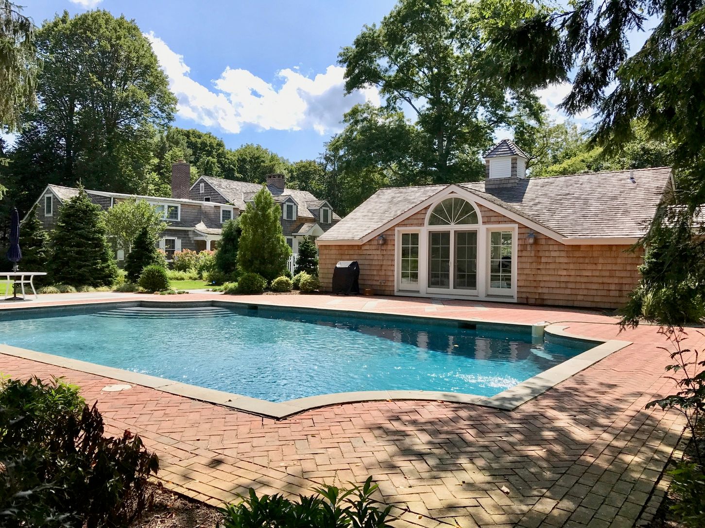  106 Quogue St