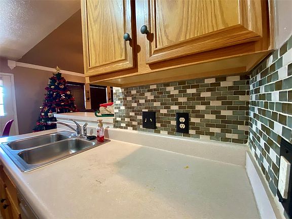 3rd image of 6916 Sarah Lee Dr