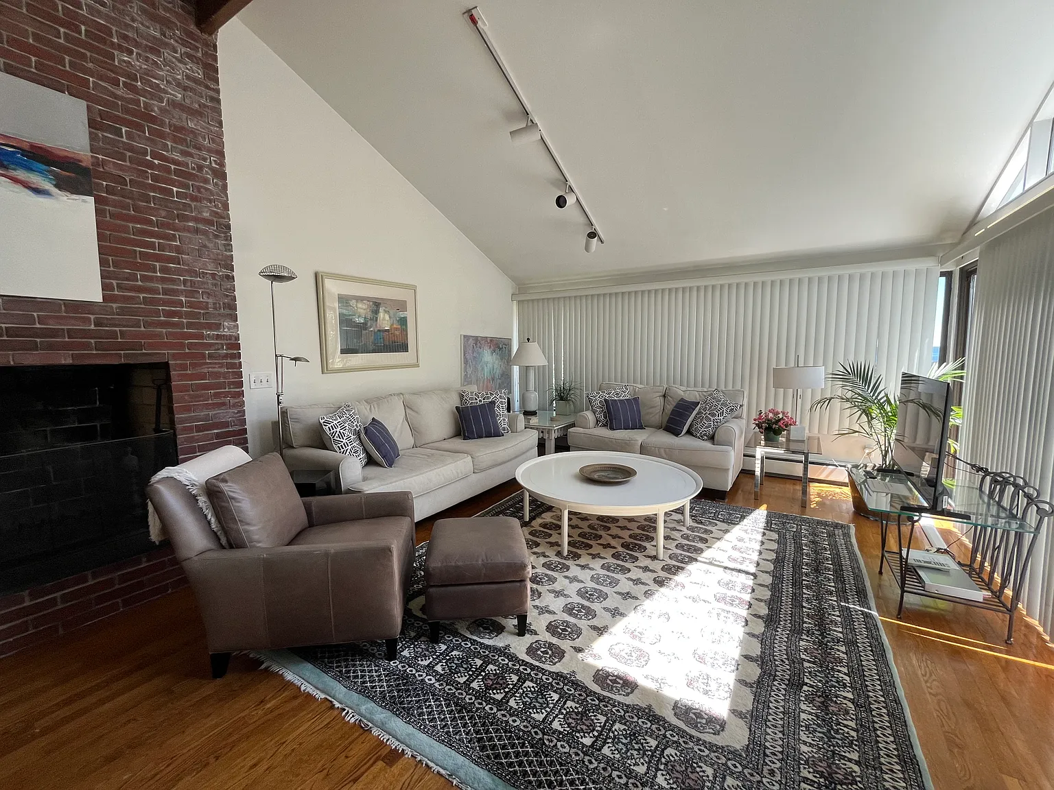 3 bed, 2000 sqft, $3,500 — Photo 4