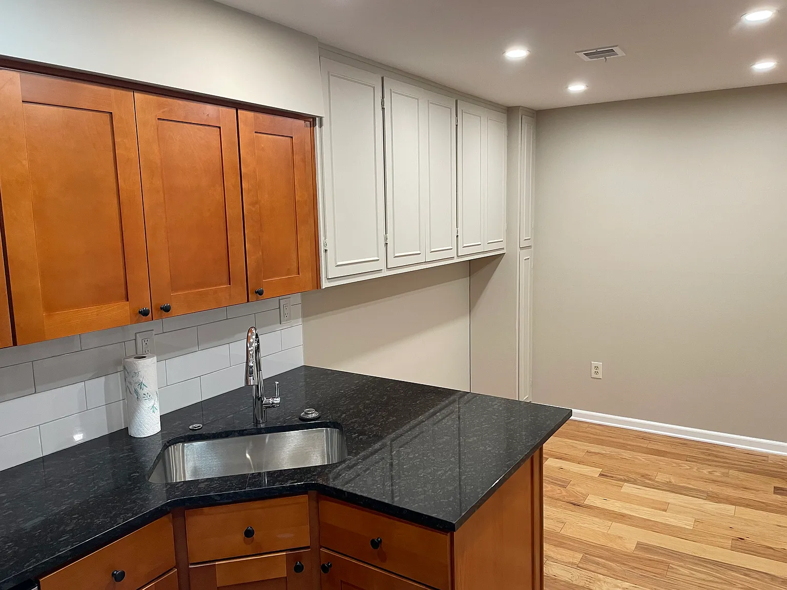 2 bed, 1137 sqft, $2,000 — Photo 2