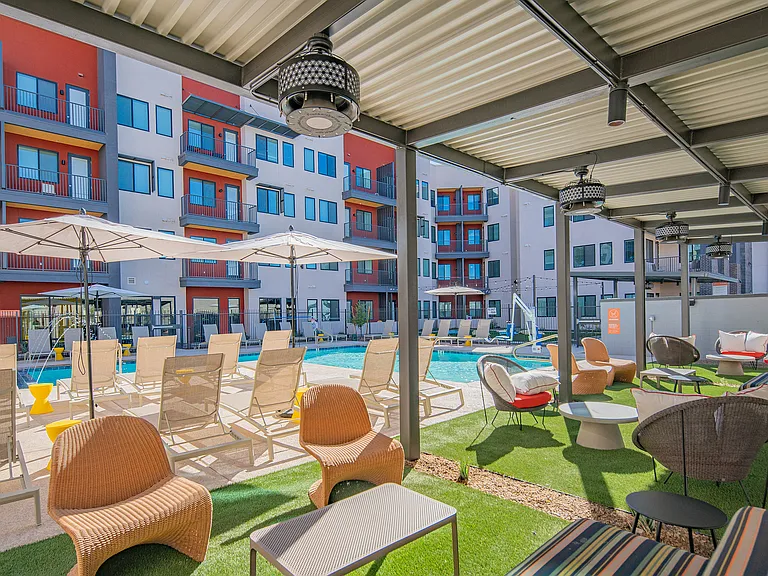 Nollie Aqua Lounge