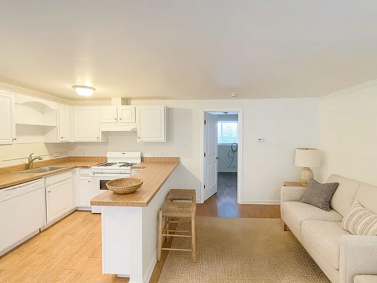 1466 Reed St — Photo 3