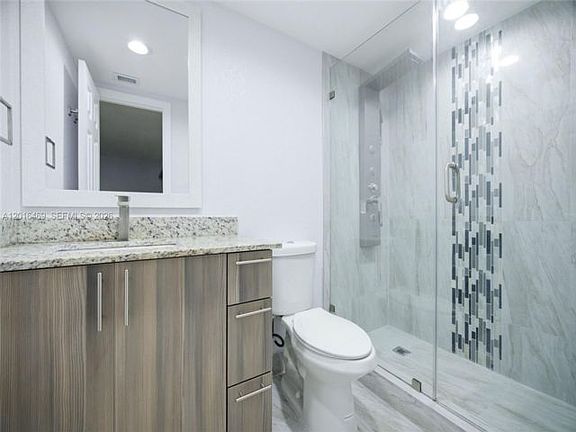 5th image of 10941 N Lakeview Dr