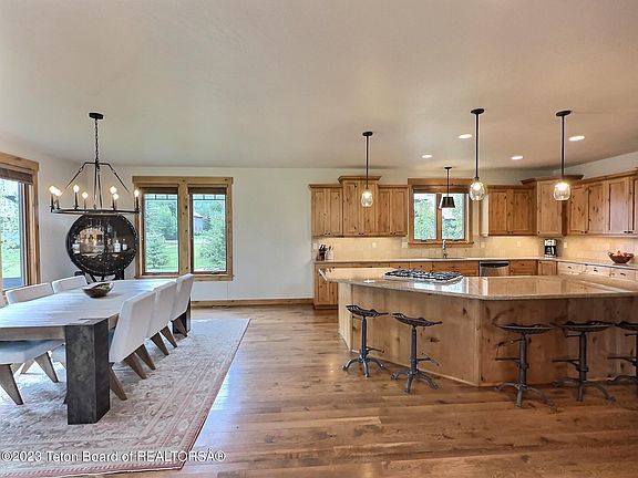 5th image of 45 Moulton Ln