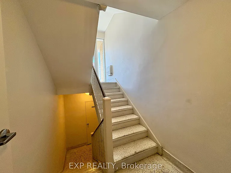5 Paisley Blvd E #102 — Photo 2