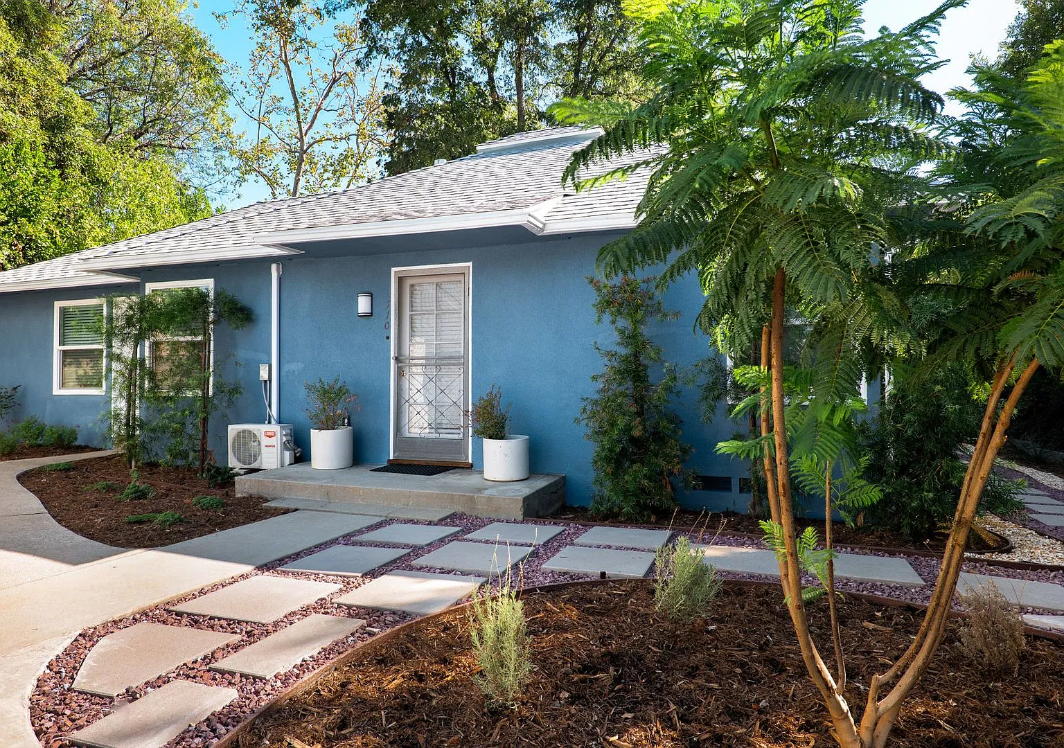 Adorable 1 Bed / 1 Bath Back House in Sierra Madre with Private Garage & In Unit Laundry — Photo 1