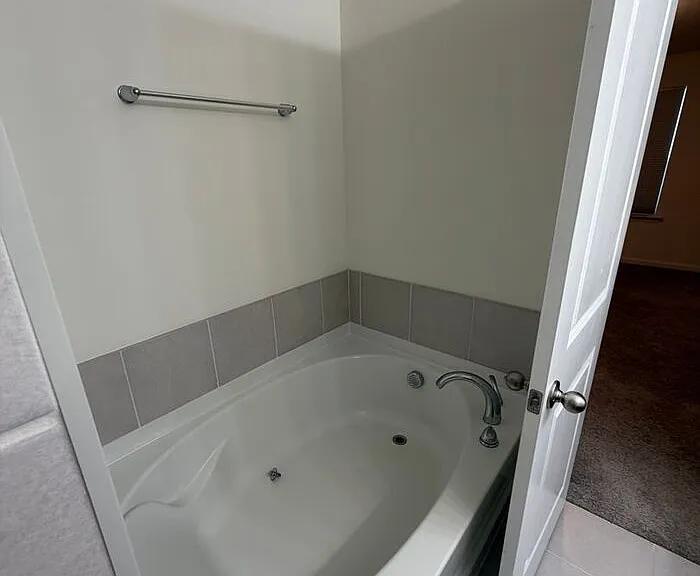 419 Trotters Ln — Photo 11
