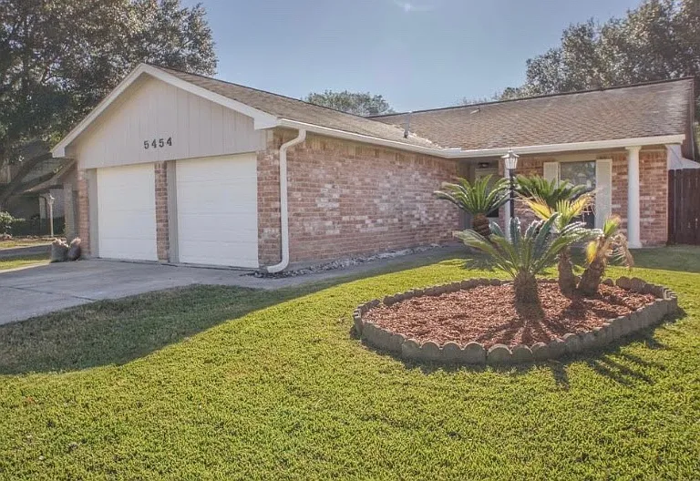 5454 Deer Timbers Trl — Photo 1