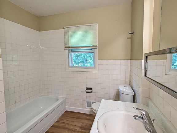 3rd image of 248 Flintridge Dr