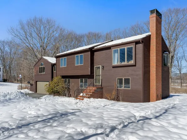 23 Arrowhead Trl, Ipswich, MA 01938