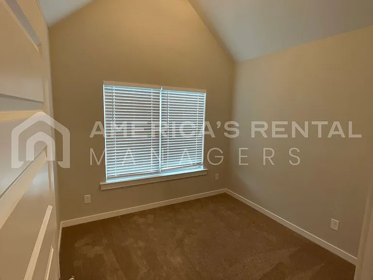 2108 Ellsworth Loop Rd — Photo 21