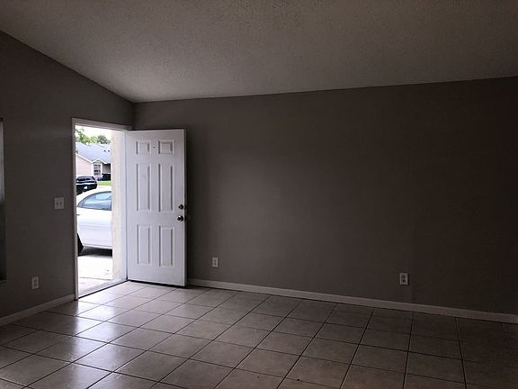 3rd image of 2444 E Illiana St