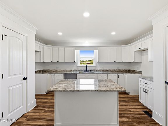 4th image of 141 Neal Dr