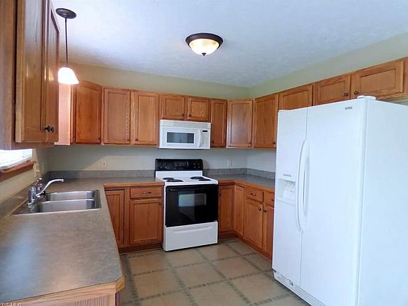 4th image of 3880 Fennway Blvd