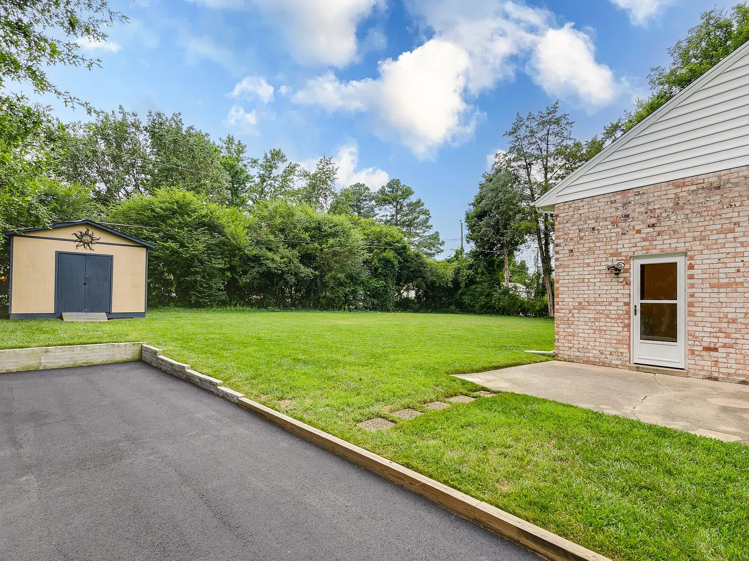 4 bed, 2.5 bath, 1976 sqft, $2,800 — Photo 3