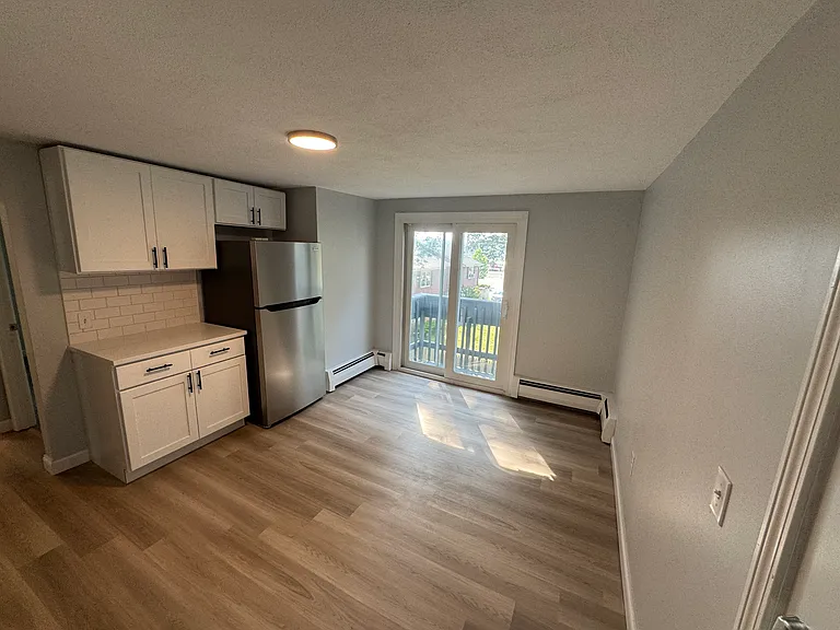 Lake Street Apartments — Photo 9