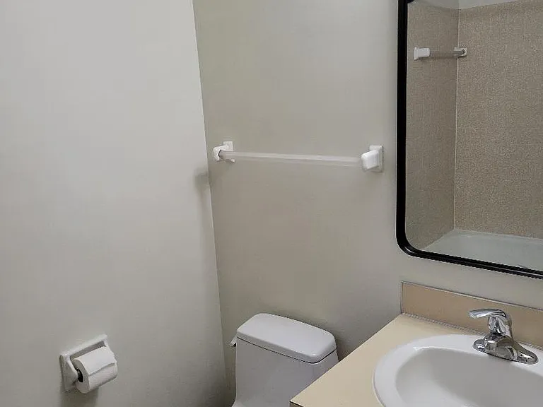 211 Glenmore Dr #211 — Photo 5