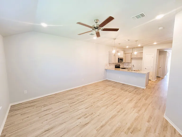 1235 Lexington Dr #B — Photo 14