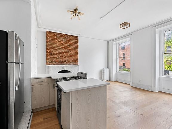 4th image of 152 Montague St #D