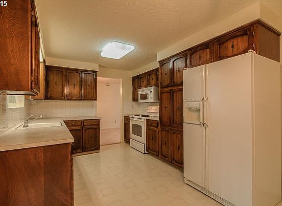 3rd image of 4957 SE La Mesa Way