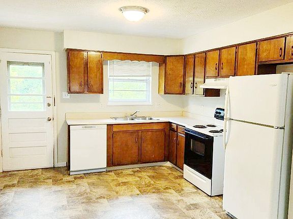 Eat in kitchen open to living room