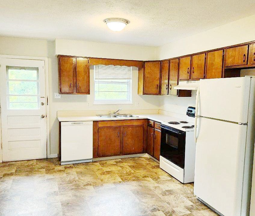 Eat in kitchen open to living room