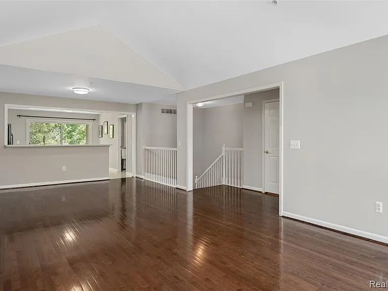 28126 Carlton Way Dr — Photo 7