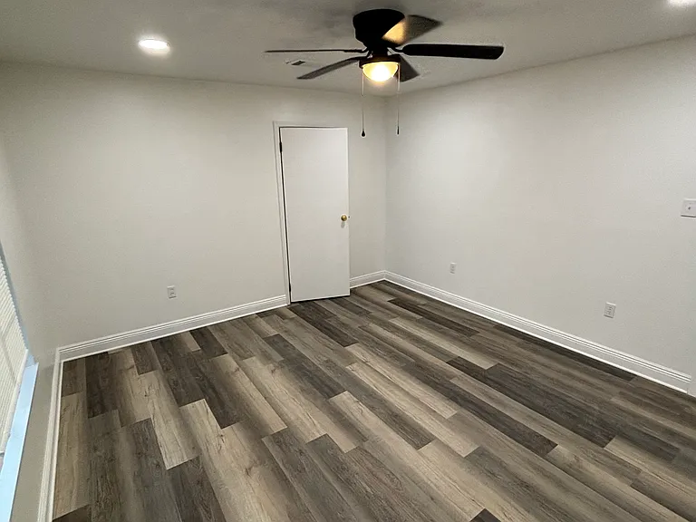 210 Appletree Ln — Photo 18
