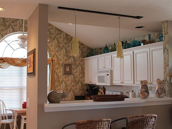 4th image of 111 Pembroke Dr. #111