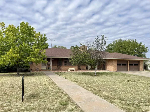 503 E 16th St, Ellis, KS 67637