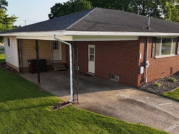 2nd image of 2133 McTaggert Ave