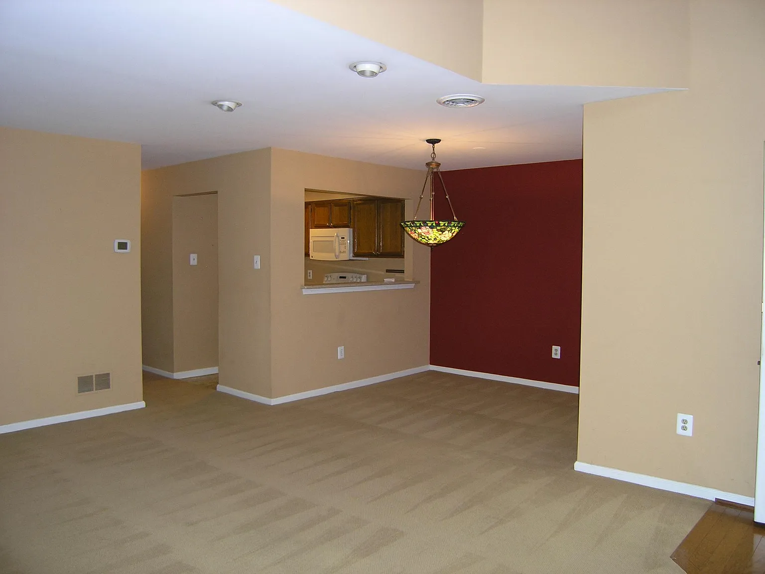 2 bed, 947 sqft, $1,975 — Photo 2