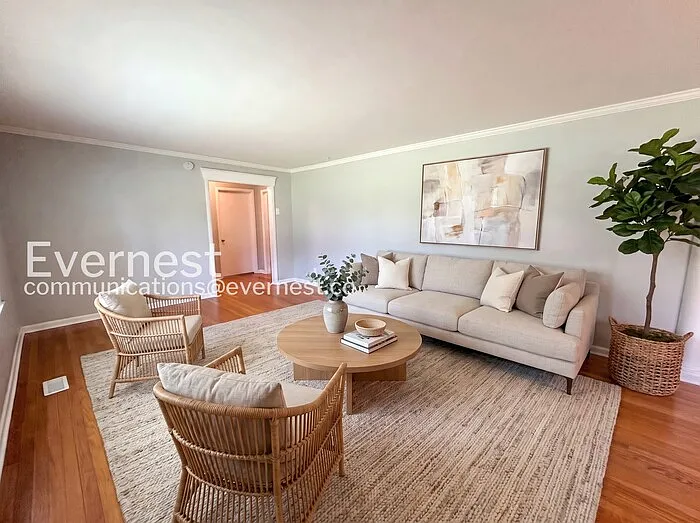 711 Elliott Dr — Photo 3