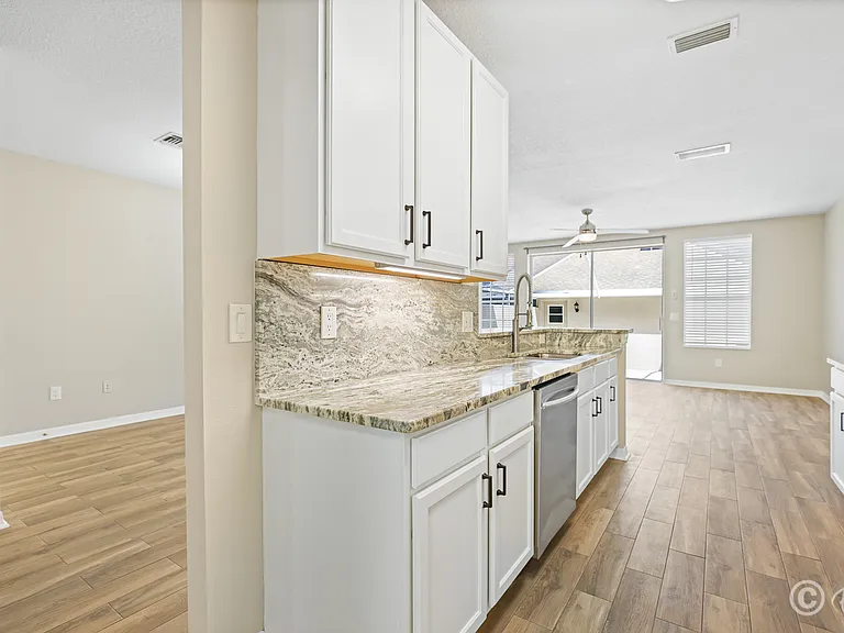 6123 Fishhawk Crossing Blvd — Photo 12