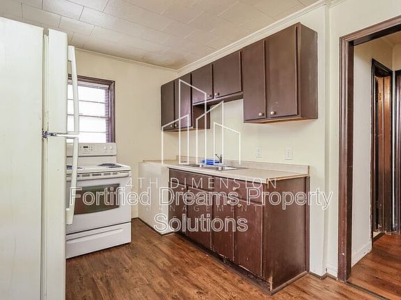 4th image of 225 N Jackson Ave Unit A