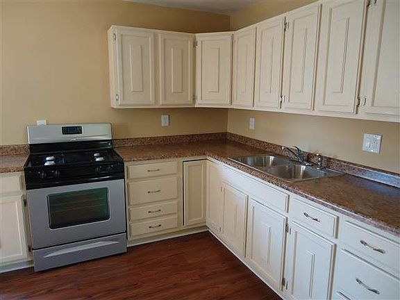 3rd image of 1671 Cherry Hills Dr
