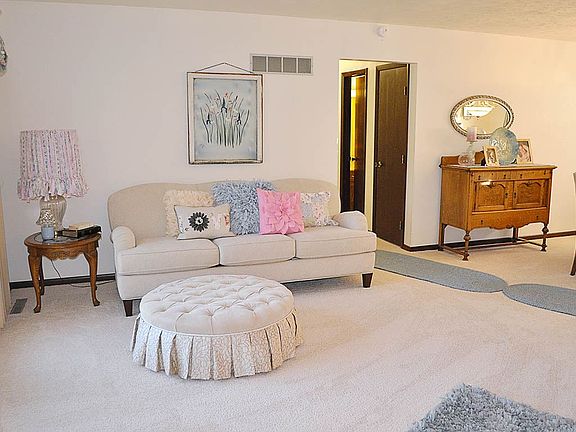 4th image of 55601 Willowbend Blvd