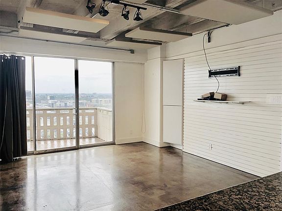3rd image of 2016 Main St APT 1822