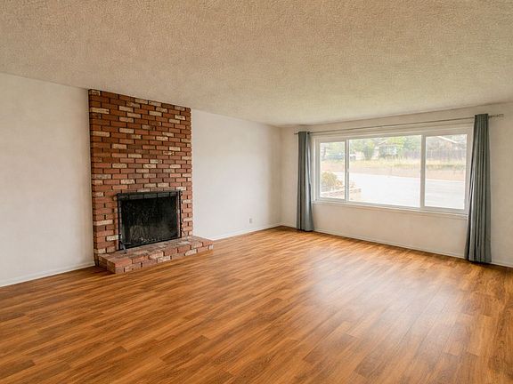 4th image of 3573 Johnson Ave