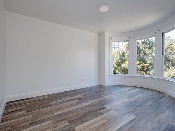 5th image of 371 Noe St