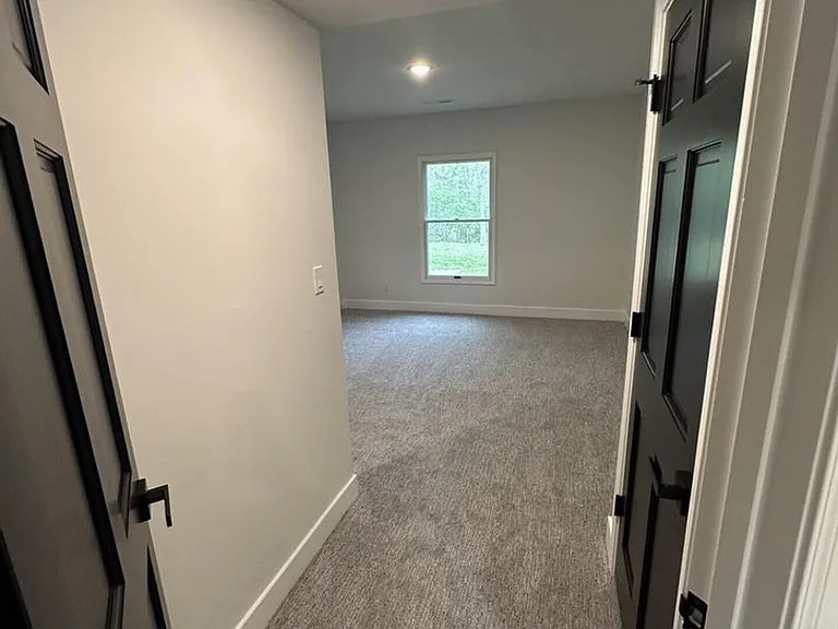 2301 Grant Ln — Photo 17