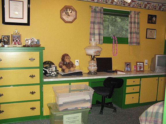 Bedroom 3 built-ins