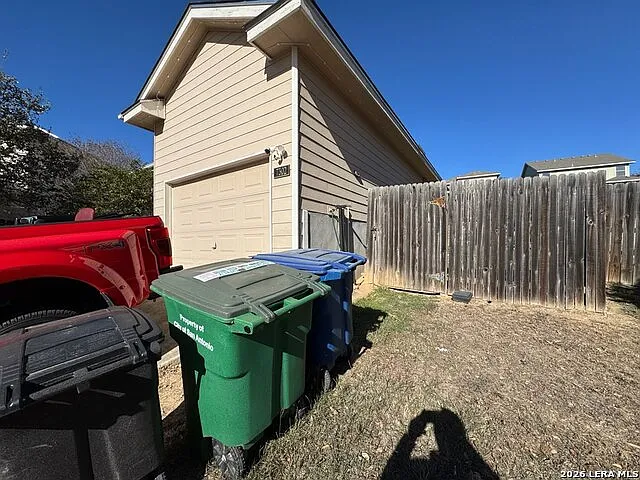 3 bed, 2.0 bath, 1300 sqft, $1,500 — Photo 3