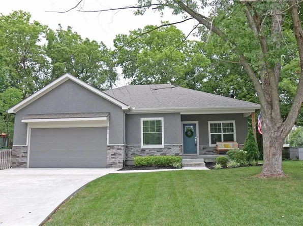 8015 W 74th Ter, Overland Park, KS 66204