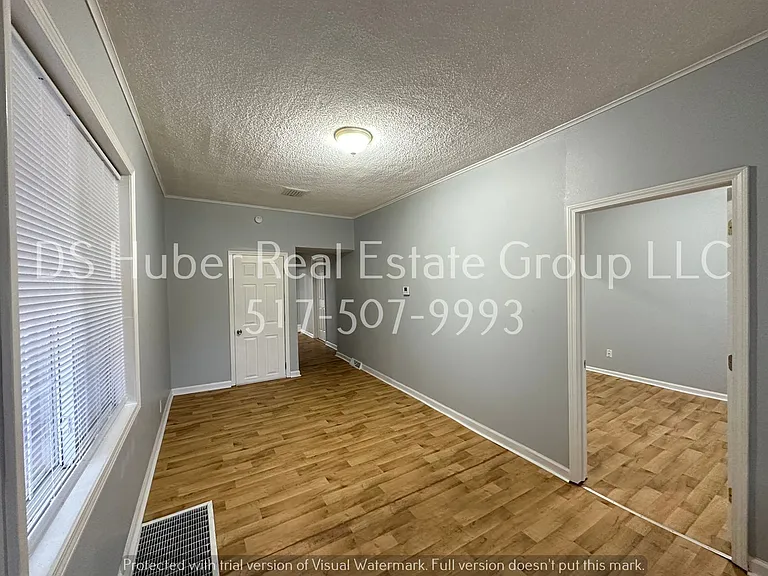 813 N Jenison Ave — Photo 2